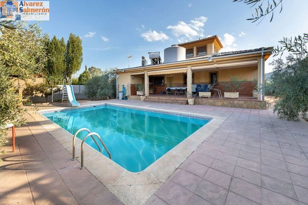 Foto 1 de Venta de chalet en Atarfe de 5 habitaciones con terraza y piscina