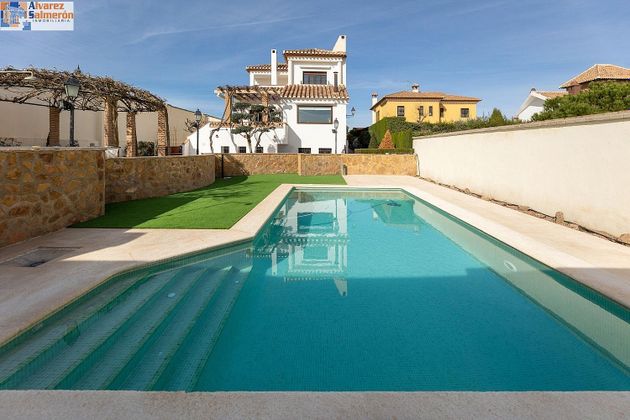 Foto 1 de Xalet en venda a Otura de 7 habitacions amb terrassa i piscina