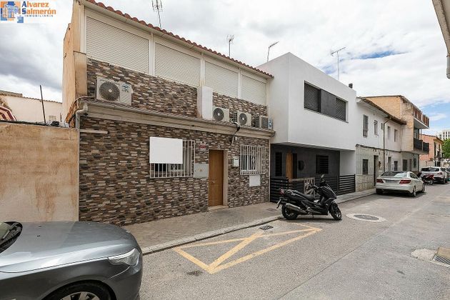 Foto 2 de Casa en venda a Barrio de Zaidín de 4 habitacions amb aire acondicionat i calefacció
