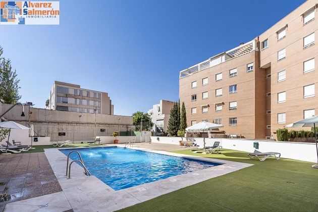 Foto 1 de Pis en venda a Bola de Oro - Serrallo de 3 habitacions amb terrassa i piscina