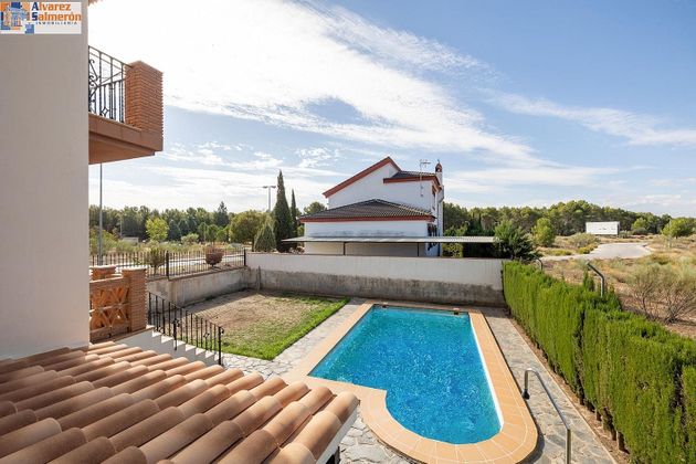 Foto 2 de Venta de chalet en Atarfe de 7 habitaciones con terraza y piscina