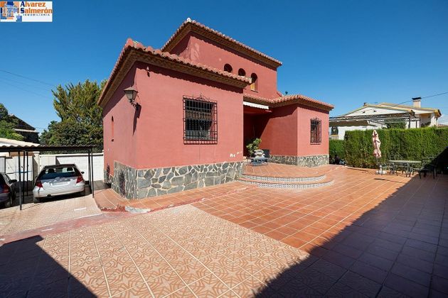 Foto 1 de Venta de chalet en Zubia (La) de 5 habitaciones con terraza y piscina