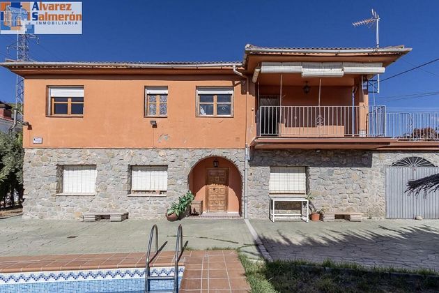 Foto 2 de Chalet en venta en Huétor de Santillán de 6 habitaciones con terraza y piscina
