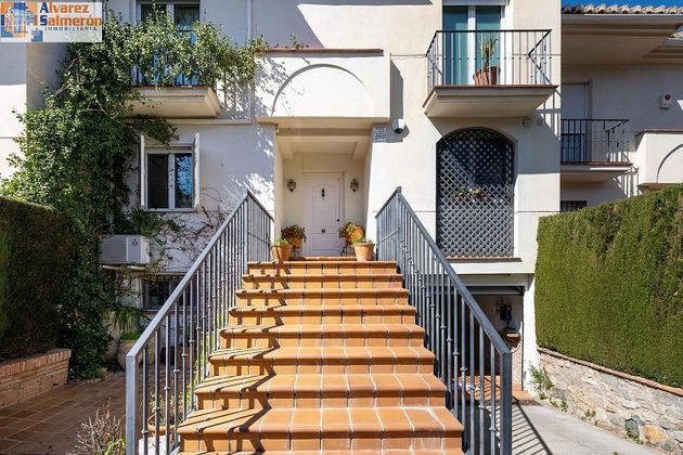 Foto 2 de Casa adosada en venta en Bola de Oro - Serrallo de 4 habitaciones con terraza y piscina