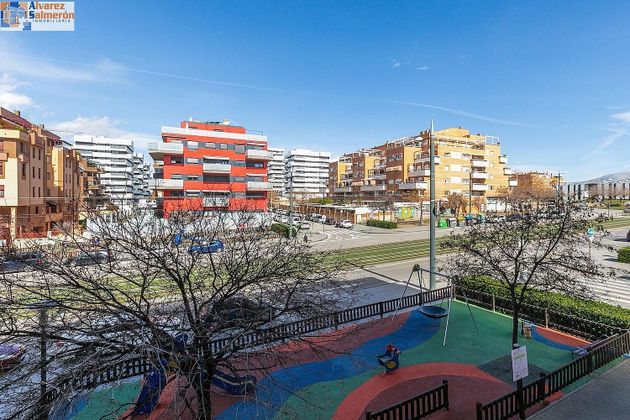 Foto 2 de Pis en venda a Avda. Federico Garcia Lorca - Nueva Estación Autobuses de 3 habitacions amb piscina i jardí