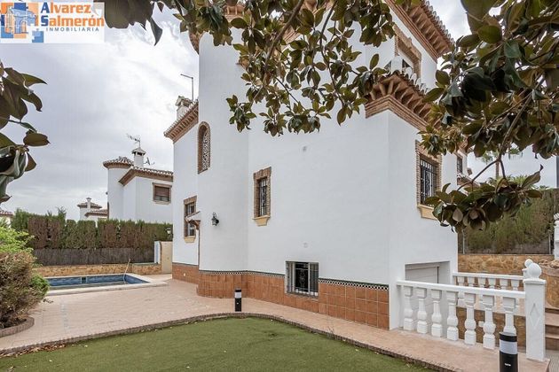 Foto 2 de Venta de chalet en Zubia (La) de 3 habitaciones con terraza y piscina