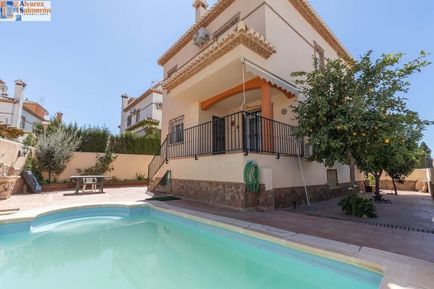Foto 1 de Casa en venta en Ogíjares de 3 habitaciones con terraza y piscina