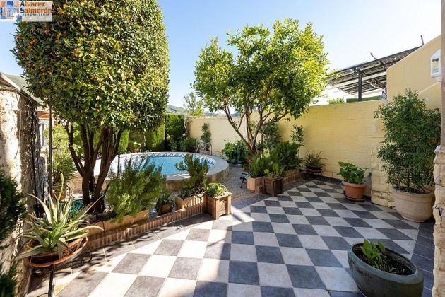 Foto 2 de Casa adossada en venda a Cenes de la Vega de 3 habitacions amb terrassa i piscina
