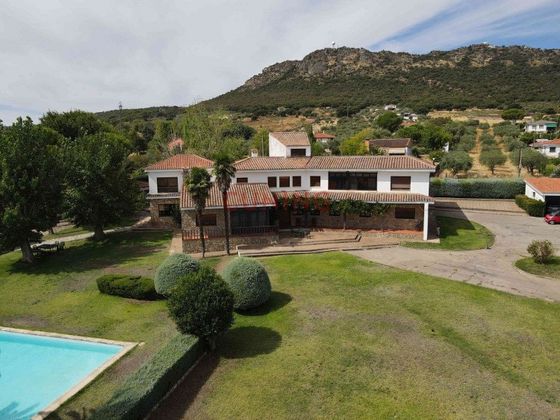 Foto 1 de Casa rural en venda a Sierra de Fuentes de 7 habitacions amb piscina i jardí