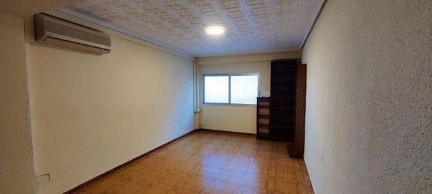 Foto 1 de Alquiler de piso en Benimàmet de 2 habitaciones con muebles y balcón