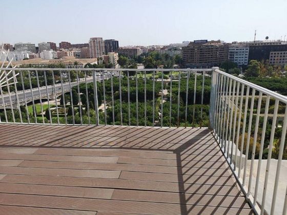 Foto 2 de Ático en venta en Gran Vía de 1 habitación con terraza y balcón