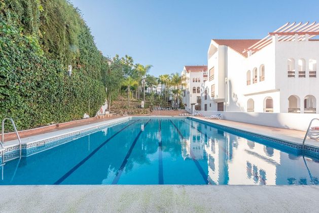 Foto 2 de Àtic en venda a Nueva Andalucía centro de 4 habitacions amb terrassa i piscina