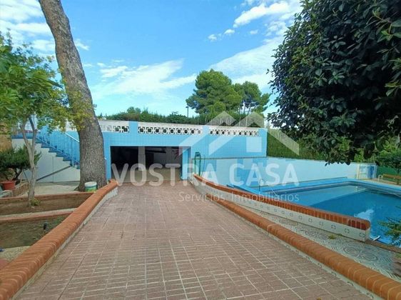 Foto 2 de Xalet en venda a Centro - Chiva de 7 habitacions amb terrassa i piscina