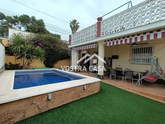 Foto 1 de Casa en venda a Las Pedrizas de 3 habitacions amb piscina i aire acondicionat
