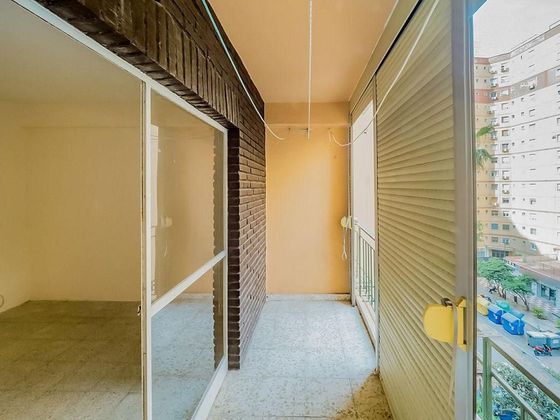 Foto 2 de Pis en venda a avenida Nuestra Señora de Las Guías de 4 habitacions amb terrassa i ascensor