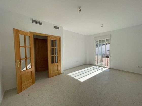 Foto 1 de Piso en venta en Villanueva de Algaidas de 3 habitaciones con garaje y aire acondicionado