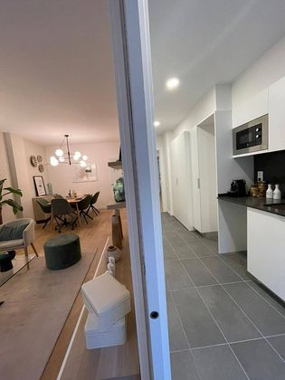 Foto 2 de Venta de piso en Can Borrell - La Plana de Lledó de 3 habitaciones con terraza y garaje