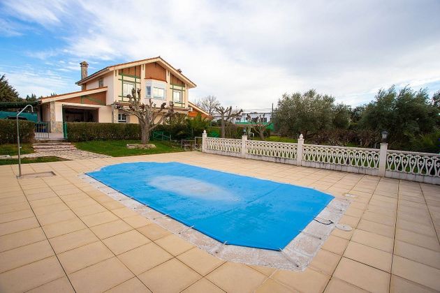 Foto 1 de Casa en venda a calle La Vera de 5 habitacions amb piscina i garatge