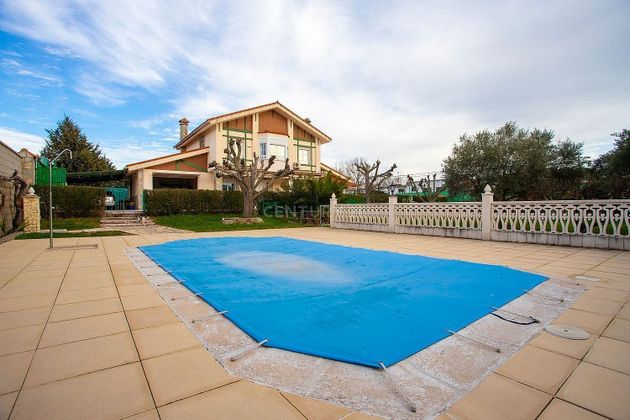Foto 2 de Casa en venda a calle La Vera de 5 habitacions amb piscina i garatge