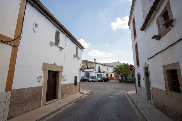 Foto 1 de Chalet en venta en Malpartida de Cáceres de 4 habitaciones con terraza y aire acondicionado