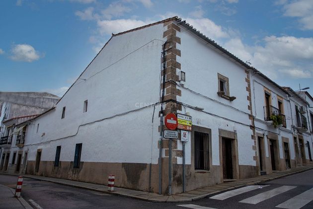 Foto 2 de Casa en venda a Malpartida de Cáceres de 4 habitacions i 259 m²