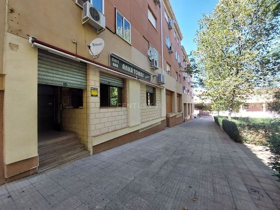 Foto 2 de Local en venta en calle Proserpina con terraza y aire acondicionado