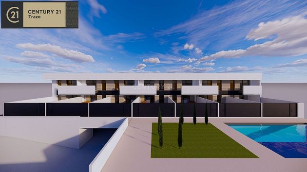 Foto 2 de Casa adossada en venda a calle Cueva del Tibiran de 4 habitacions amb terrassa i piscina