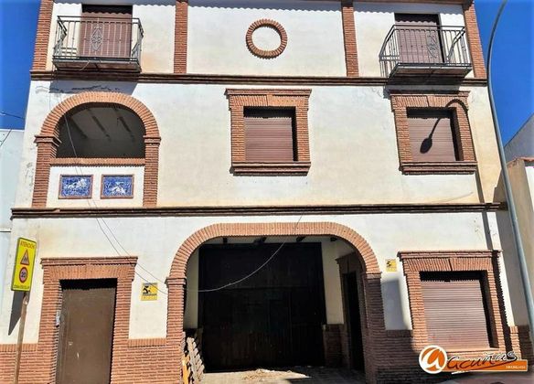 Foto 1 de Casa adossada en venda a calle Granada de 4 habitacions amb terrassa i balcó