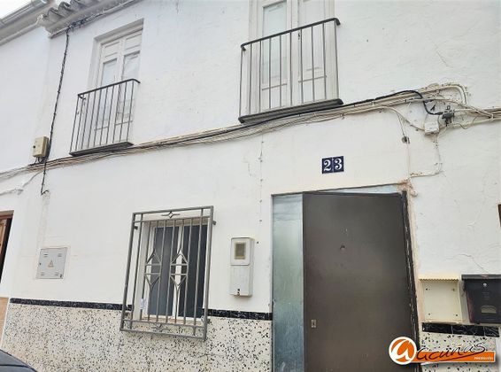 Foto 1 de Casa adossada en venda a calle Estepa de 4 habitacions amb jardí i balcó
