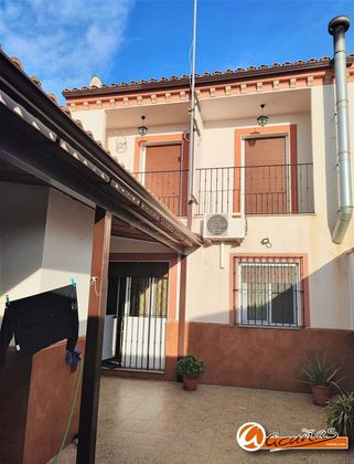 Foto 1 de Casa adosada en venta en Humilladero de 3 habitaciones con terraza y garaje