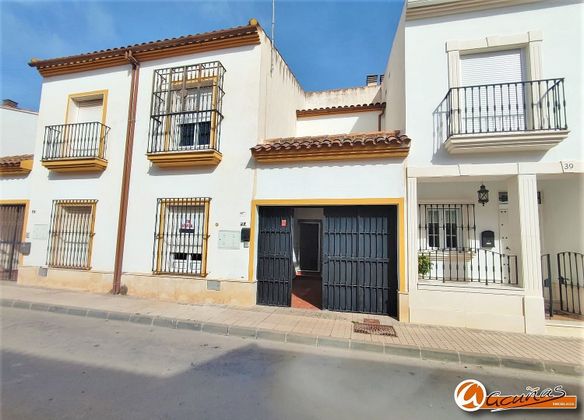 Foto 1 de Casa en venda a calle Seguidillas de 4 habitacions amb terrassa i garatge