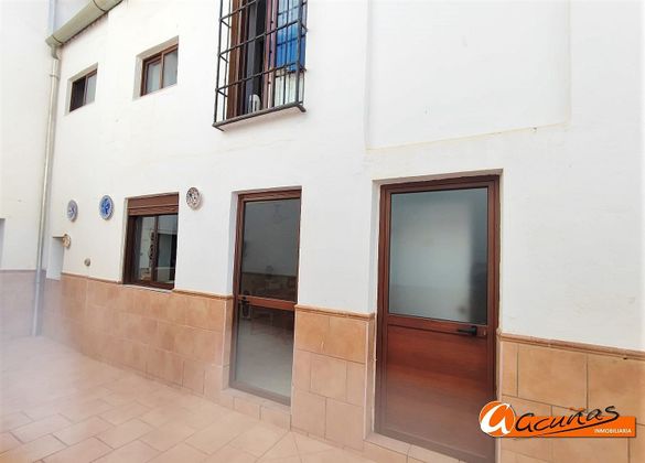 Foto 1 de Casa adossada en venda a Fuente de Piedra de 4 habitacions amb terrassa i balcó