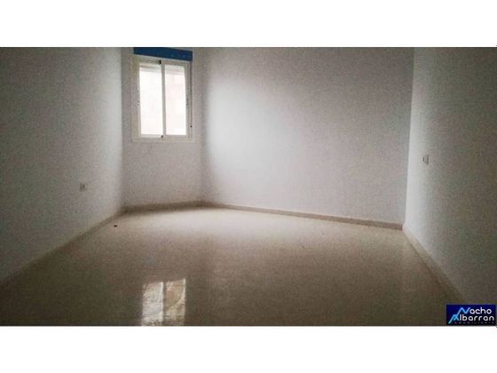 Foto 1 de Venta de piso en Talavera la Real de 3 habitaciones con garaje