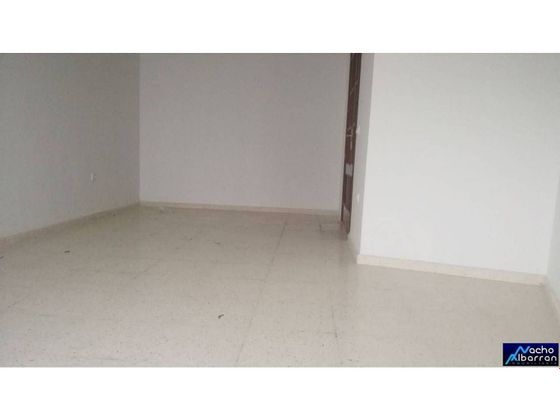 Foto 2 de Venta de piso en Talavera la Real de 3 habitaciones con garaje