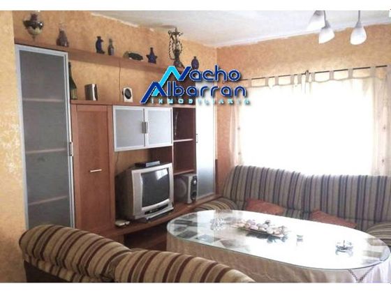 Foto 2 de Piso en venta en Casco Antiguo - Centro de 3 habitaciones con terraza y aire acondicionado