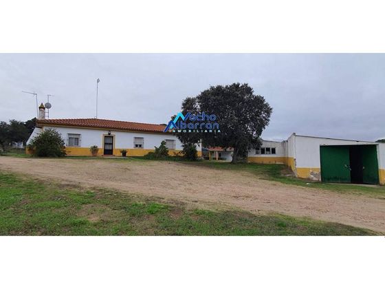 Foto 1 de Casa rural en venda a Las Vaguadas - Urb. del Sur de 4 habitacions amb piscina i garatge