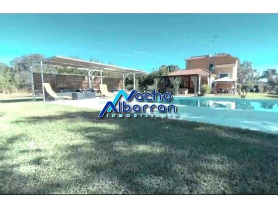 Foto 2 de Chalet en venta en Albuera (La) de 4 habitaciones con terraza y piscina
