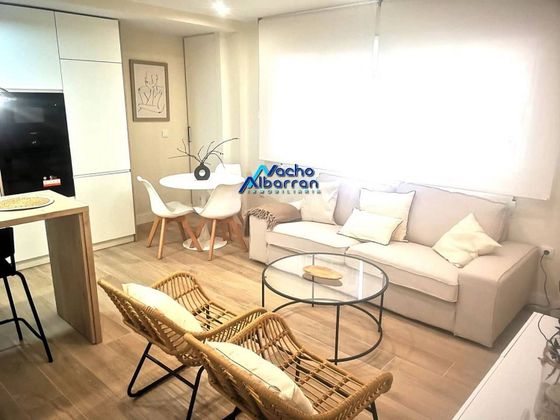 Foto 2 de Piso en alquiler en Santa Marina - La Paz de 2 habitaciones con aire acondicionado