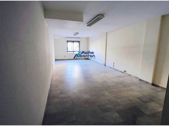 Foto 1 de Oficina en alquiler en Huerta Rosales - Valdepasillas de 56 m²