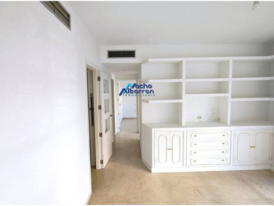 Foto 2 de Pis en lloguer a Huerta Rosales - Valdepasillas de 2 habitacions amb aire acondicionat i calefacció