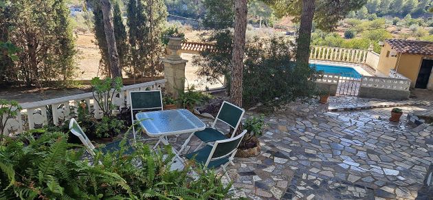 Foto 1 de Venta de chalet en Vilamarxant de 4 habitaciones con terraza y piscina