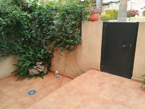Foto 2 de Casa adossada en venda a Las Cancelas - Valdeolletas de 6 habitacions amb terrassa i piscina
