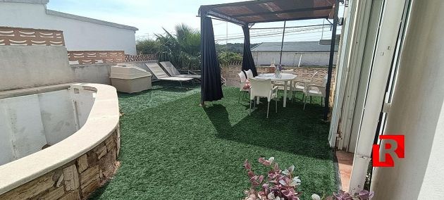 Foto 1 de Venta de chalet en Godelleta de 4 habitaciones con terraza y piscina