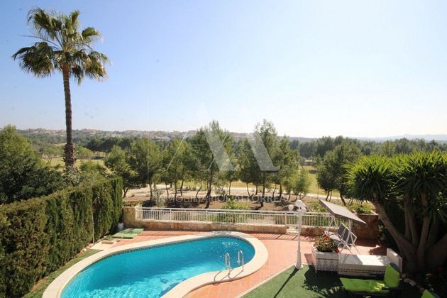 Foto 2 de Chalet en venta en Altorreal de 4 habitaciones con terraza y piscina