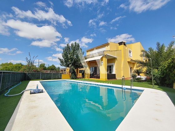 Foto 1 de Chalet en venta en Altorreal de 4 habitaciones con terraza y piscina