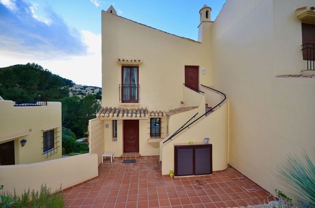 Foto 1 de Casa adossada en venda a calle El Rancho de 4 habitacions amb terrassa i piscina