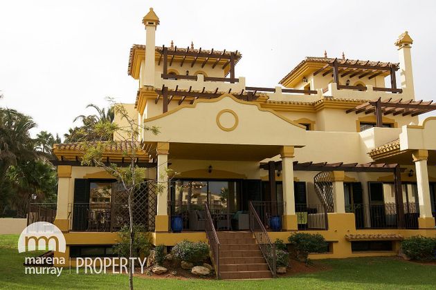 Foto 2 de Casa adossada en venda a calle Hacienda del Golf de 5 habitacions amb terrassa i piscina