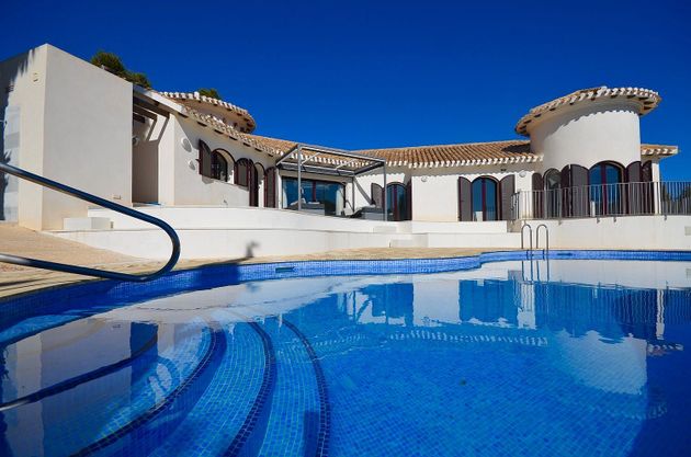 Foto 1 de Chalet en venta en calle Individual Villa de 4 habitaciones con terraza y piscina