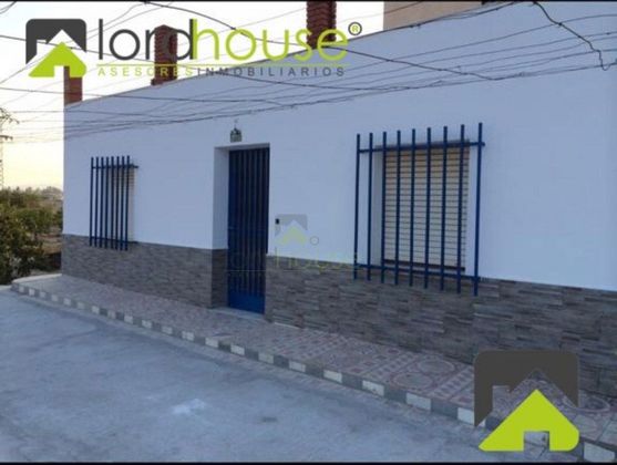 Foto 1 de Casa en venda a calle La Rosa de 3 habitacions amb terrassa i jardí