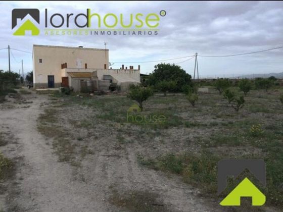 Foto 2 de Casa en venda a calle La Rosa de 3 habitacions amb terrassa i jardí